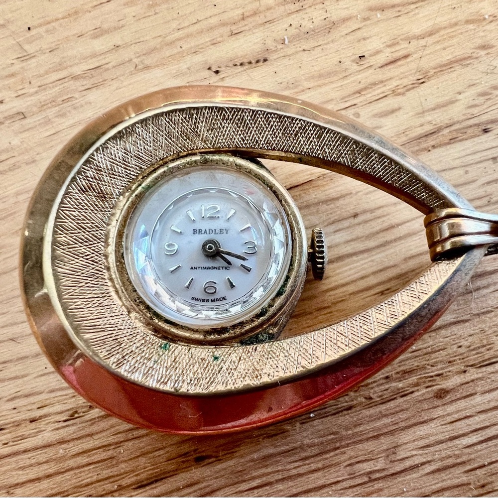 VINTAGE BRADLEY WATCH PENDANT / NOT WORKING